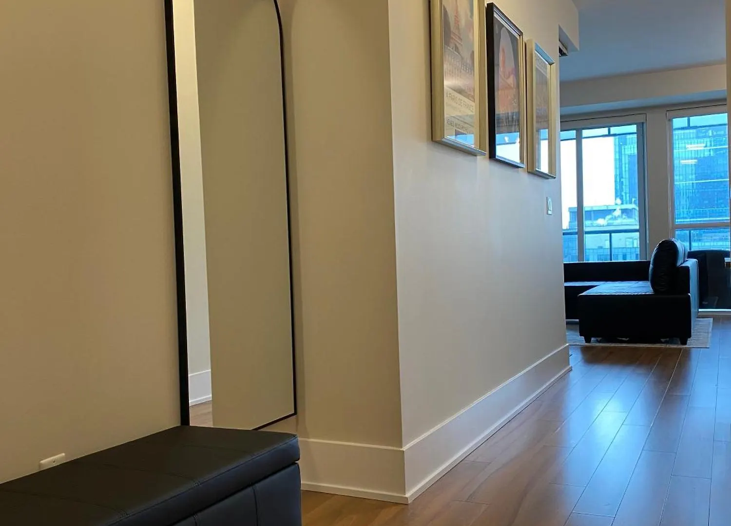 Central Toronto Suite - Free Parking, City Views, Near Cn Tower アパート