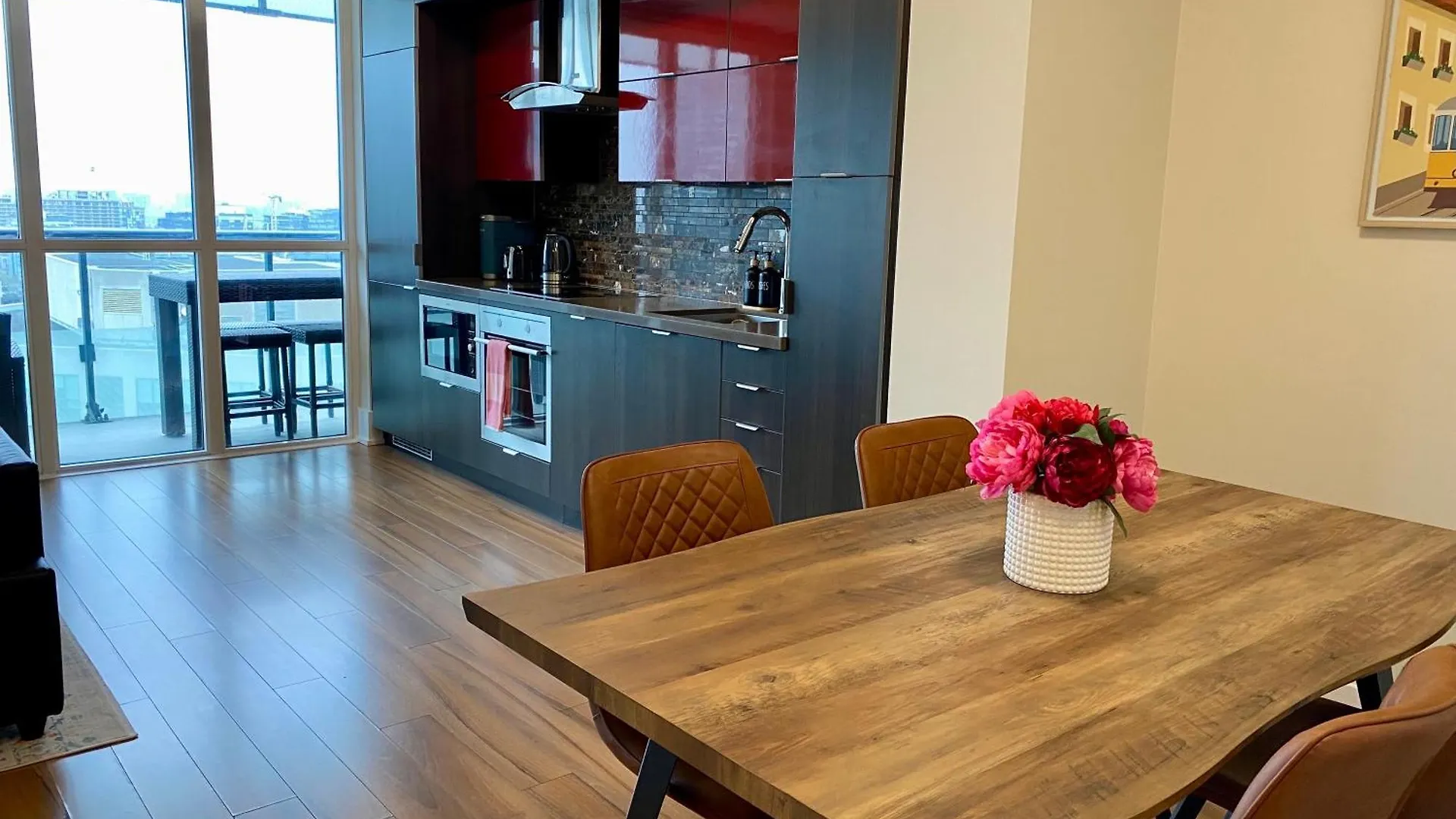 Central Toronto Suite - Free Parking, City Views, Near Cn Tower カナダ